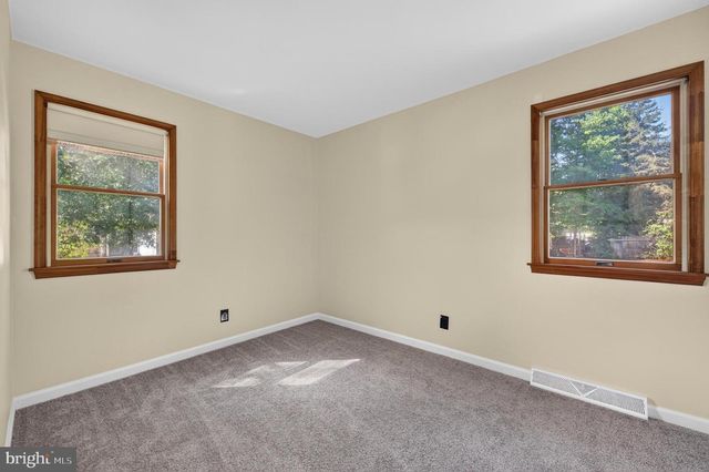 1180 BENNETT DR, Woodbury, NJ 08096
