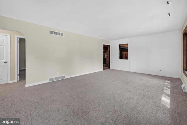 1180 BENNETT DR, Woodbury, NJ 08096