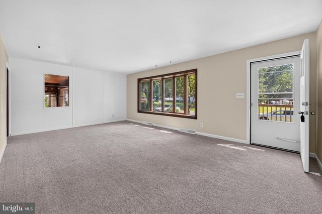 1180 BENNETT DR, Woodbury, NJ 08096