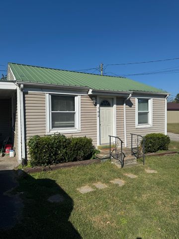 102 N Cooley Ave, Waverly, TN 37185