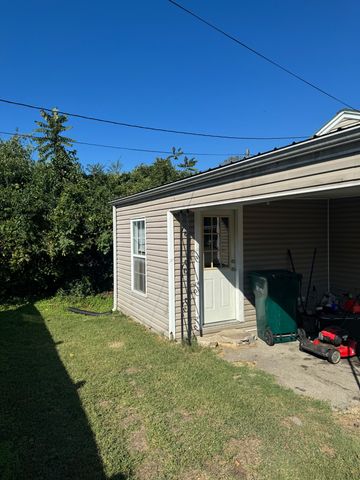 102 N Cooley Ave, Waverly, TN 37185