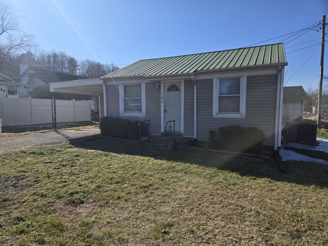 102 N Cooley Ave, Waverly, TN 37185