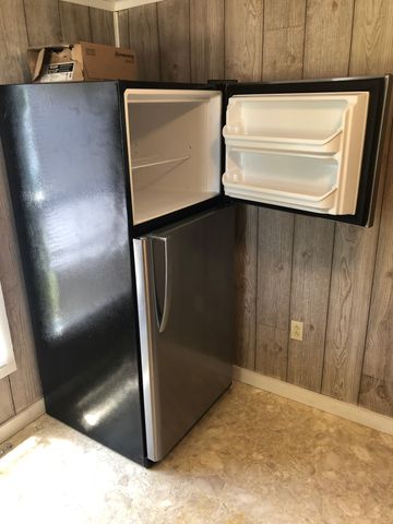 102 N Cooley Ave, Waverly, TN 37185