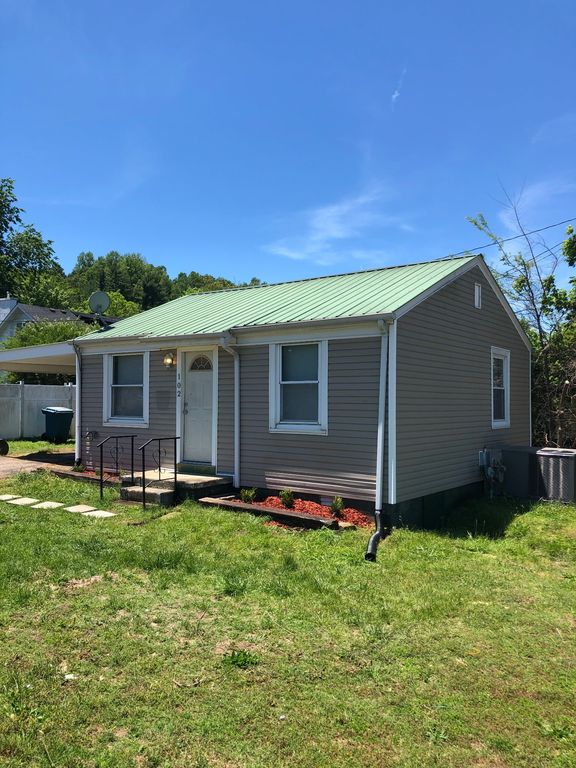 102 N Cooley Ave, Waverly, TN 37185