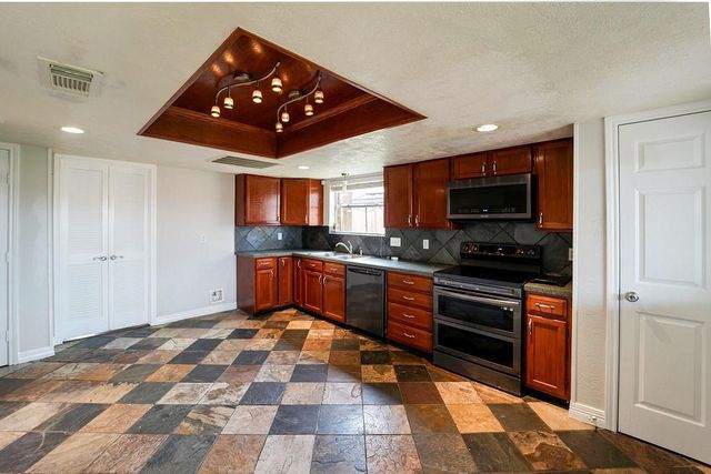 423 Old Colony Drive, Richmond, TX 77406