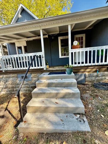 305 E Webster Avenue, Ava, MO 65608