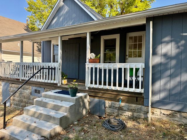 305 E Webster Avenue, Ava, MO 65608