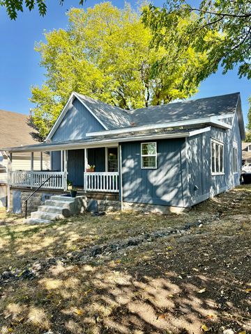 305 E Webster Avenue, Ava, MO 65608