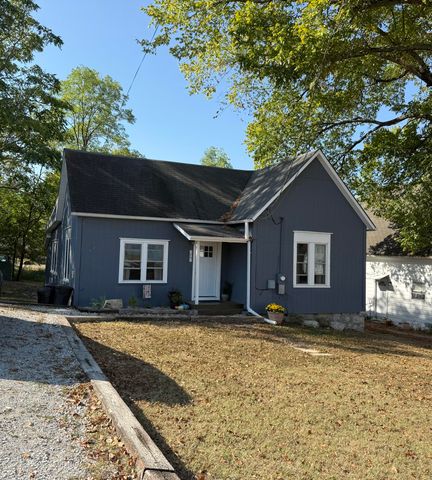 305 E Webster Avenue, Ava, MO 65608