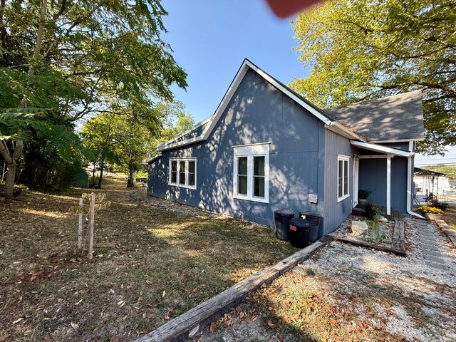 305 E Webster Avenue, Ava, MO 65608