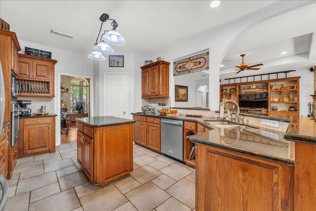 9645 Oak Meadow Lane, Pilot Point, TX 76258