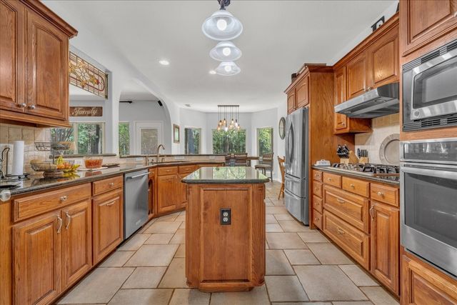 9645 Oak Meadow Lane, Pilot Point, TX 76258