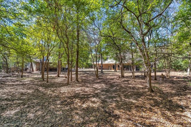 9645 Oak Meadow Lane, Pilot Point, TX 76258