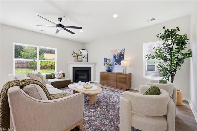 282 Water Lily Circle, Winston-salem, NC 27107