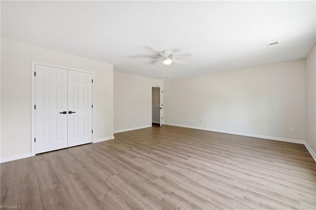 282 Water Lily Circle, Winston-salem, NC 27107