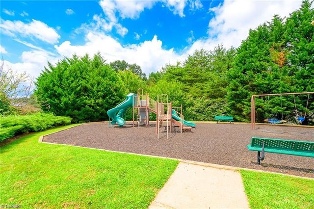 282 Water Lily Circle, Winston-salem, NC 27107