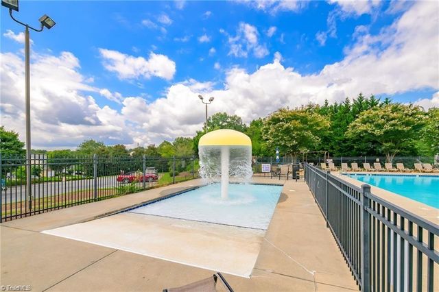 282 Water Lily Circle, Winston-salem, NC 27107