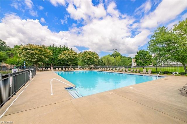 282 Water Lily Circle, Winston-salem, NC 27107