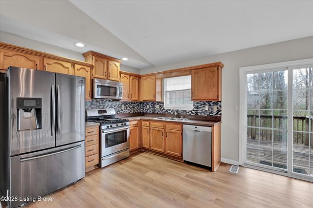 8814 Astrid Ave, Louisville, KY 40228