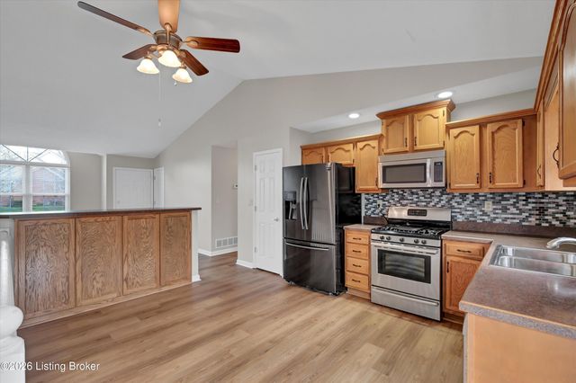 8814 Astrid Ave, Louisville, KY 40228