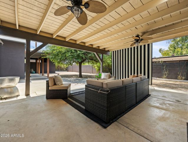 1115 E WELDON Avenue, Phoenix, AZ 85014