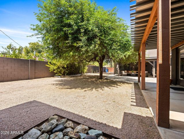 1115 E WELDON Avenue, Phoenix, AZ 85014