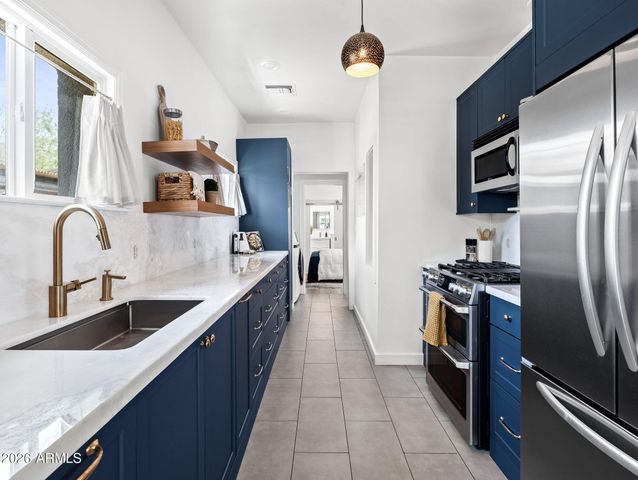 1115 E WELDON Avenue, Phoenix, AZ 85014