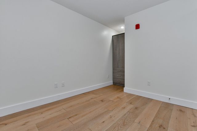 250 Meridian St 306, Boston, MA 02128