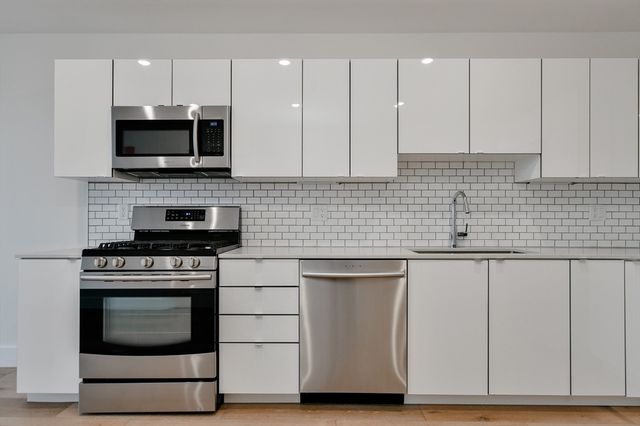 250 Meridian St 306, Boston, MA 02128