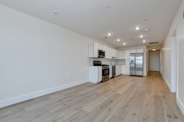 250 Meridian St 306, Boston, MA 02128