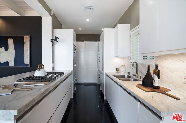 7318 Pacific View Drive, Los Angeles, CA 90068