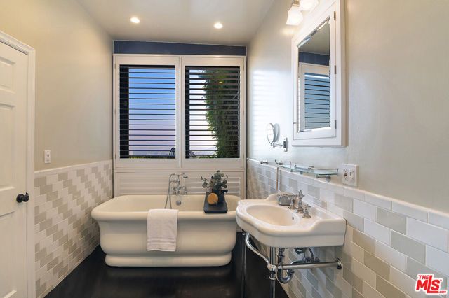 7318 Pacific View Drive, Los Angeles, CA 90068
