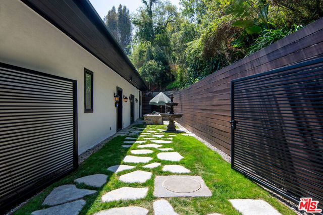 7318 Pacific View Drive, Los Angeles, CA 90068