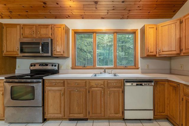 155 Job Seamans Acres, New London, NH 03257
