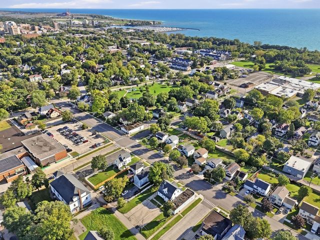 657 S Mcalister Avenue, Waukegan, IL 60085