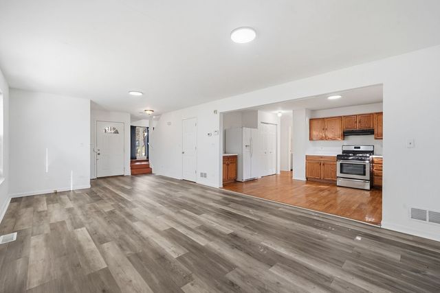 657 S Mcalister Avenue, Waukegan, IL 60085