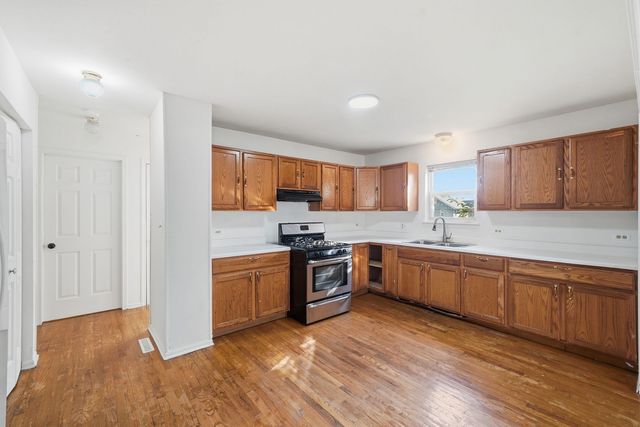 657 S Mcalister Avenue, Waukegan, IL 60085