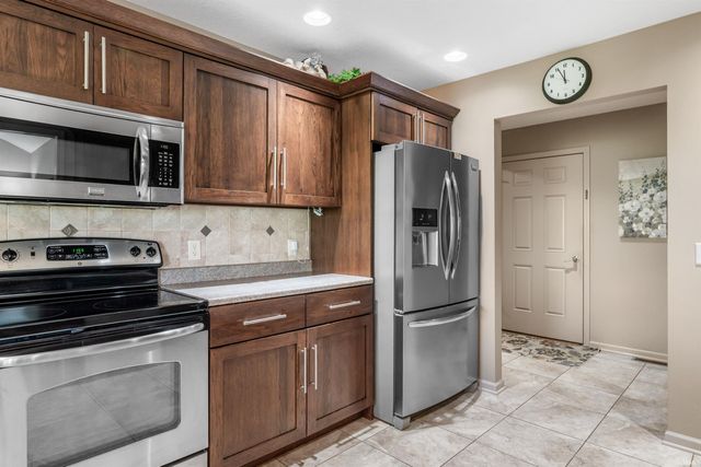 8735 Kilikenny Cove, Fort Wayne, IN 46835