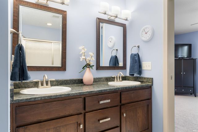 8735 Kilikenny Cove, Fort Wayne, IN 46835