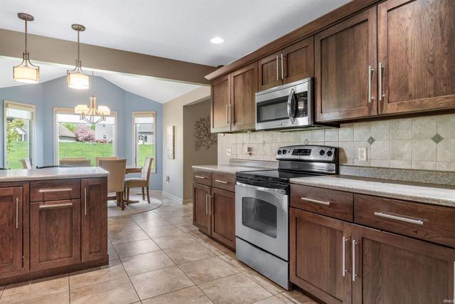 8735 Kilikenny Cove, Fort Wayne, IN 46835