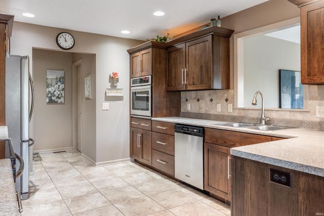 8735 Kilikenny Cove, Fort Wayne, IN 46835