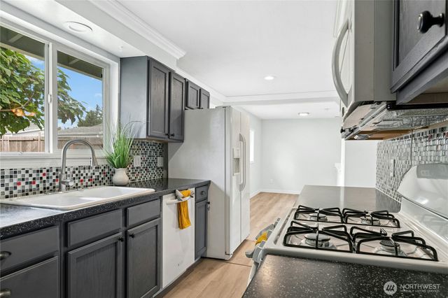 1979 Meridian Street, Oak Harbor, WA 98277