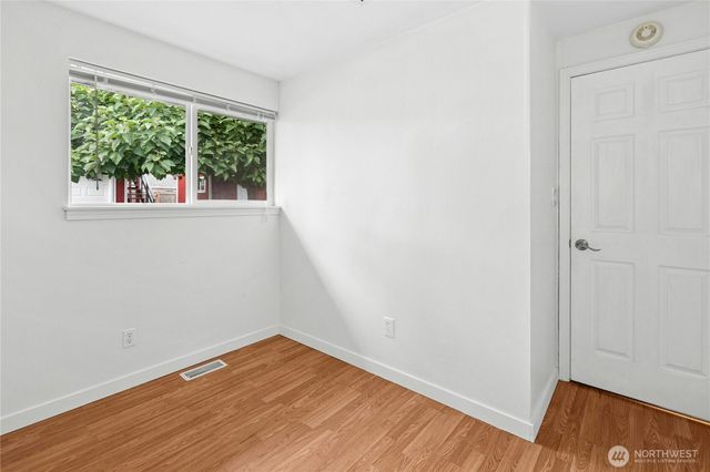 1979 Meridian Street, Oak Harbor, WA 98277