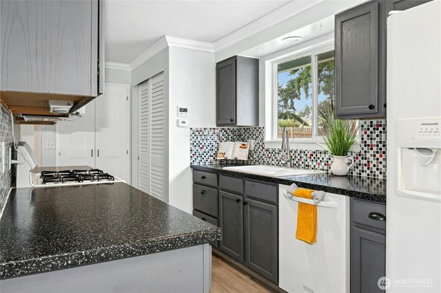 1979 Meridian Street, Oak Harbor, WA 98277