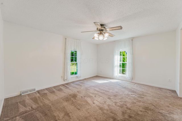 6967 Hollow Road SW, Pataskala, OH 43062