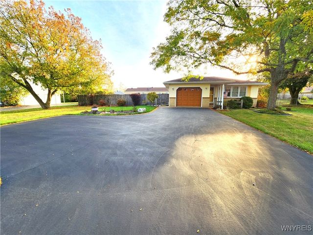 8499 Stringham Drive, Batavia, NY 14020