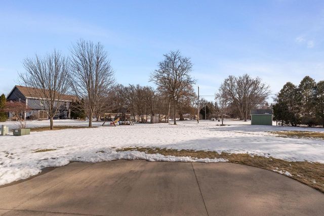 N53W15161 Glenmeadow COURT, Menomonee Falls, WI 53051