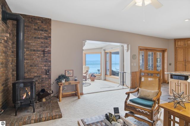 10 S Stony Point Road, Suttons Bay, MI 49682