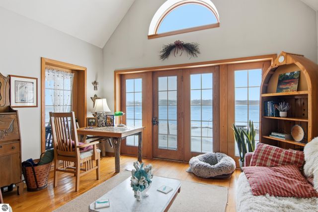 10 S Stony Point Road, Suttons Bay, MI 49682