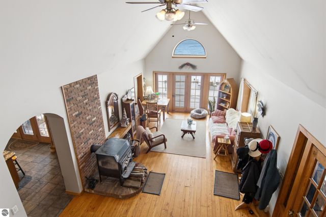 10 S Stony Point Road, Suttons Bay, MI 49682